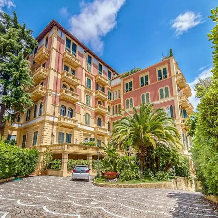 Modern In With Balcony Near Town Centre Apartman