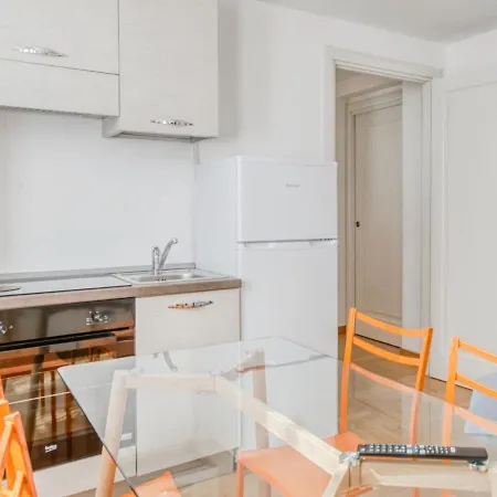 Modern In With Balcony Near Town Centre Lejlighed *